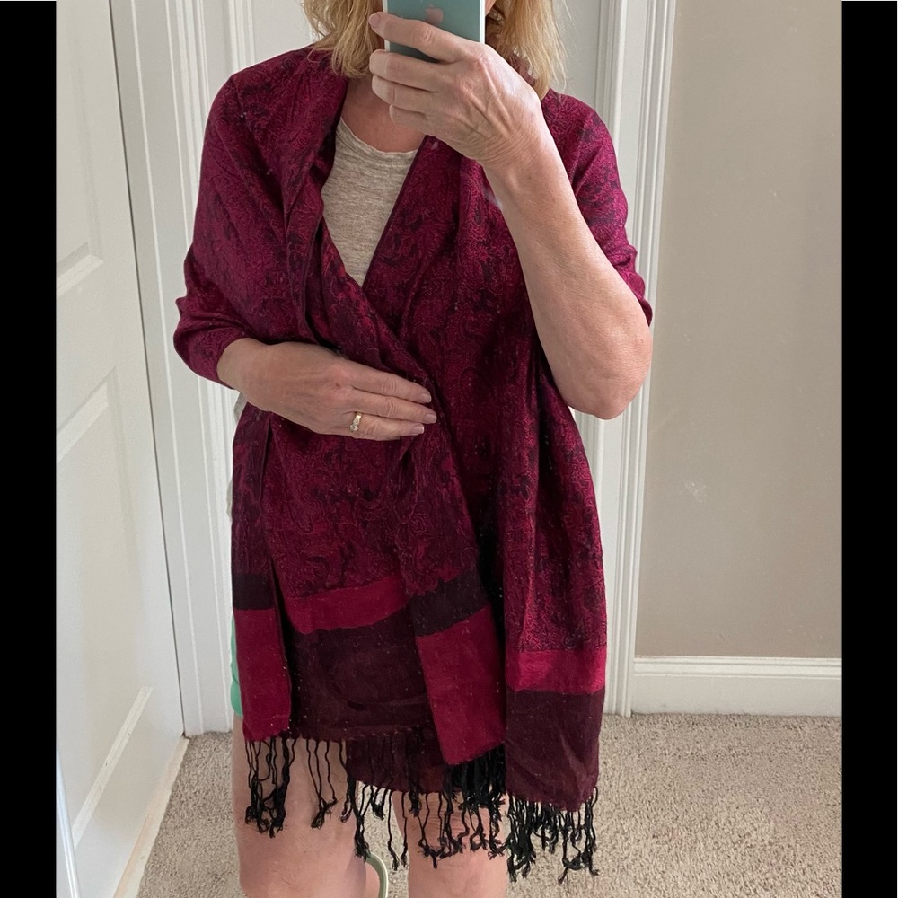 Magenta & Black Pashmina Wrap Stole Throw: Paisley Pattern w 5" Fringe